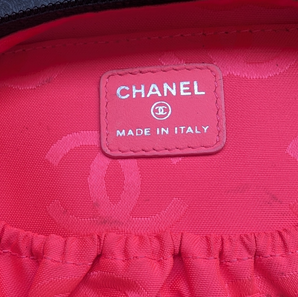 CHANEL Black and White Quilted Clutch - Picture 11 of 15